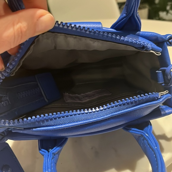 Madden Girl Vibrant Blue Crossbody Bag - Picture 4 of 5